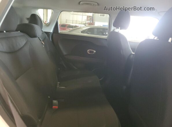 KNDJN2A25J7895897 2018 KIA SOUL Белый 