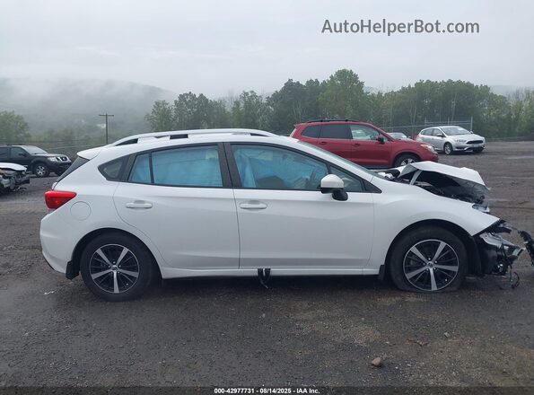 4S3GTAD62N3702501 2022 SUBARU IMPREZA Белый Вид задней части салона