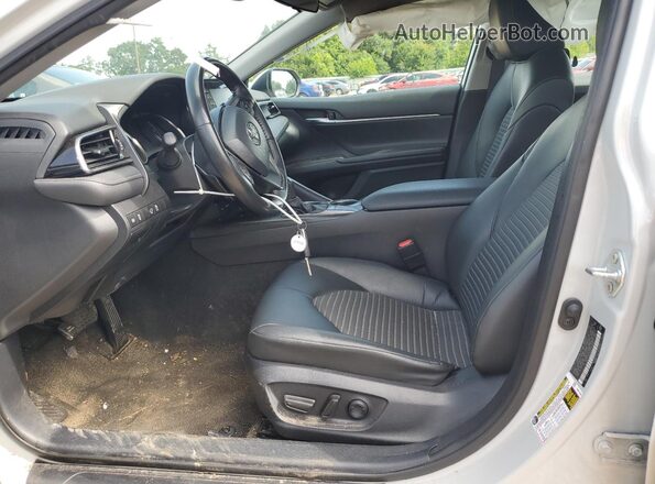 4T1G11AK9NU076863 2022 TOYOTA CAMRY White Widok wnętrza z przodu