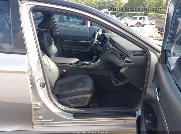 4T1K61AK2LU374650 2020 TOYOTA CAMRY Silver წინა სალონის ხედი