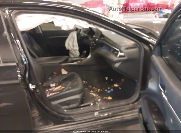 4T1K61BK2NU052883 2022 TOYOTA CAMRY Черный Вид салона спереди