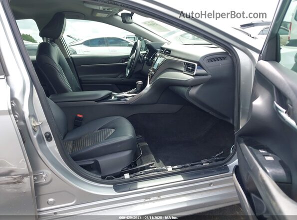 4T1M11AK0LU894191 2020 TOYOTA CAMRY Silver Front interior view