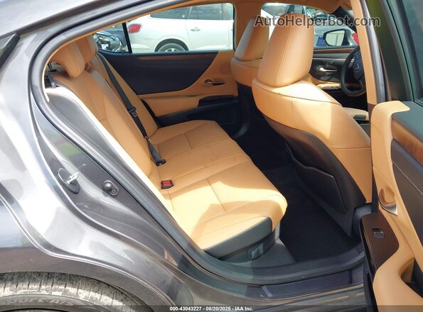 58ADA1C17PU027891 2023 LEXUS ES 300H Gray Widok naklejki z numerem VIN