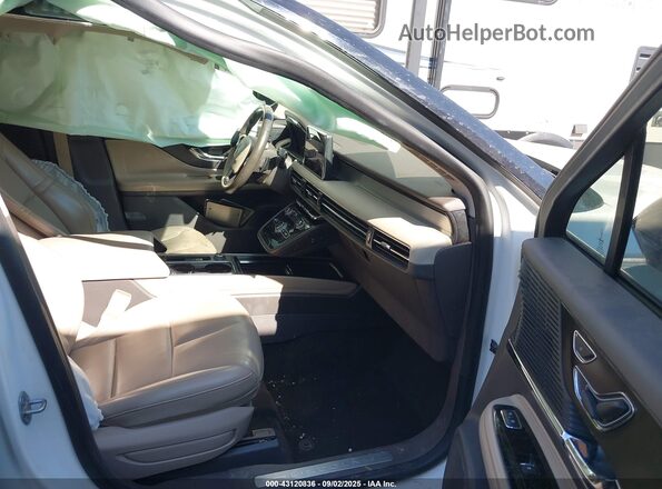 5LMCJ1C97LUL02031 2020 LINCOLN CORSAIR White Front interior view