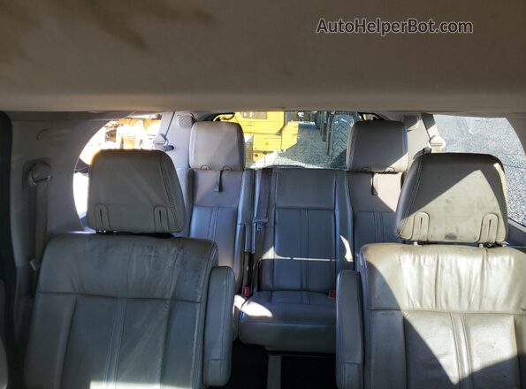 5LMJJ3HT0GEL12147 2016 LINCOLN NAVIGATOR Black Rear interior view
