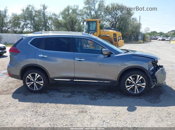 5N1AT2MV1JC798775 2018 NISSAN ROGUE Серый 