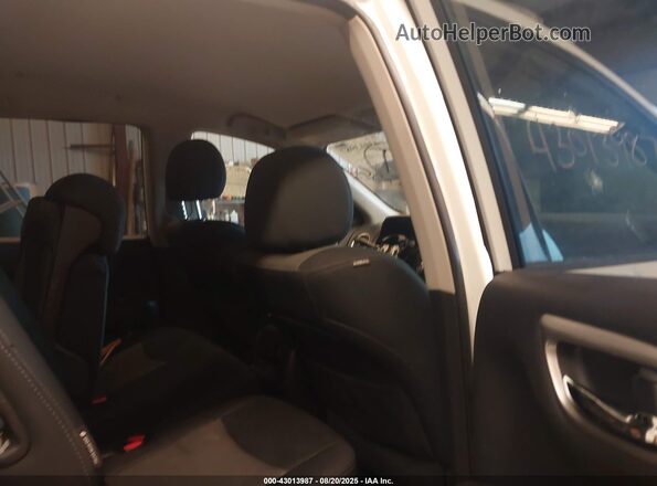 5N1DR2MM5JC635212 2018 NISSAN PATHFINDER White VIN կոդի պիտակի տեսք