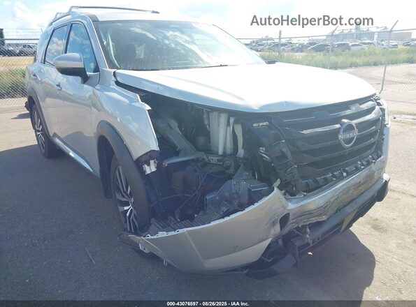 5N1DR3DJ1PC211949 2023 NISSAN PATHFINDER Серебряный Вид спереди