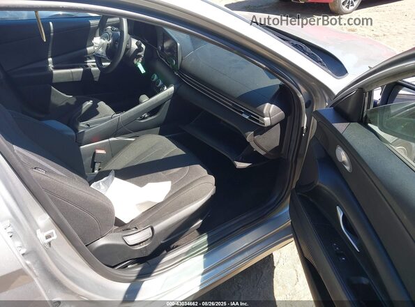 5NPLL4AG4PH092430 2023 HYUNDAI ELANTRA Silver Vista interior delantera