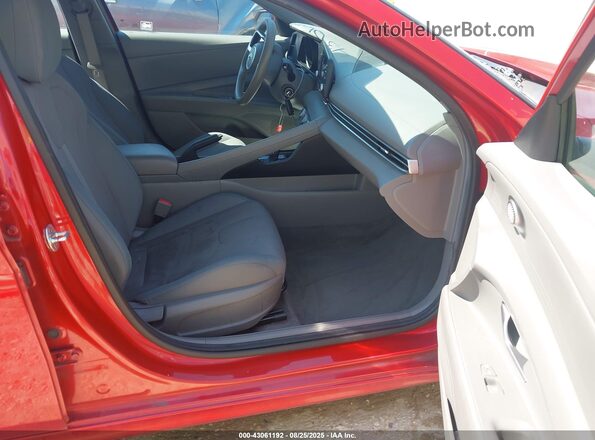 5NPLL4AGXMH049643 2021 HYUNDAI ELANTRA Red Widok wnętrza z przodu