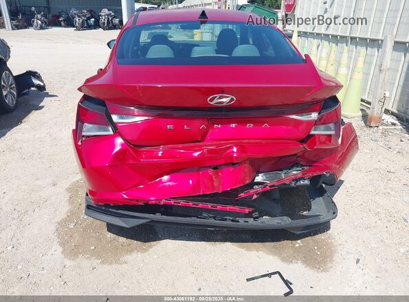 5NPLL4AGXMH049643 2021 HYUNDAI ELANTRA Red Widok z przodu