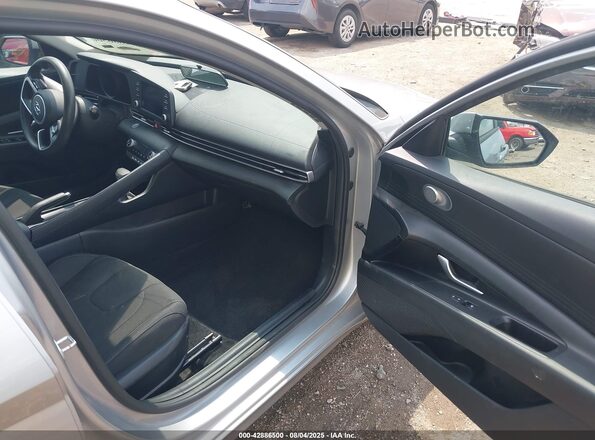 5NPLM4AG5MH008477 2021 HYUNDAI ELANTRA Silver Front interior view