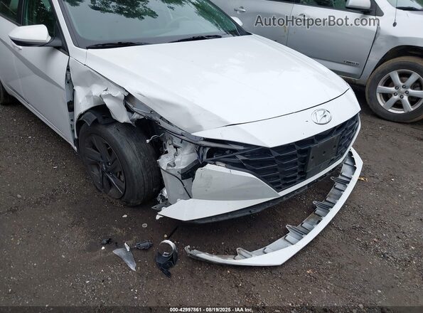 5NPLS4AG0NH061353 2022 HYUNDAI ELANTRA White 