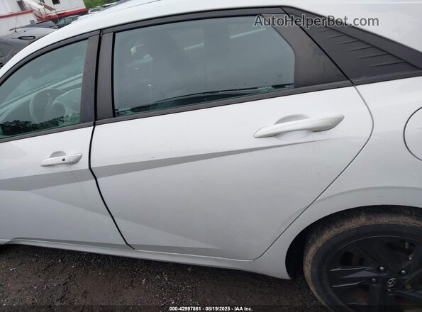 5NPLS4AG0NH061353 2022 HYUNDAI ELANTRA White 