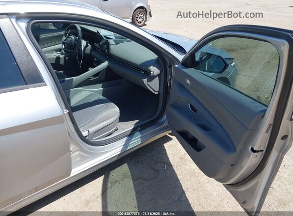 5NPLS4AG8MH038868 2021 HYUNDAI ELANTRA Silver Front interior view