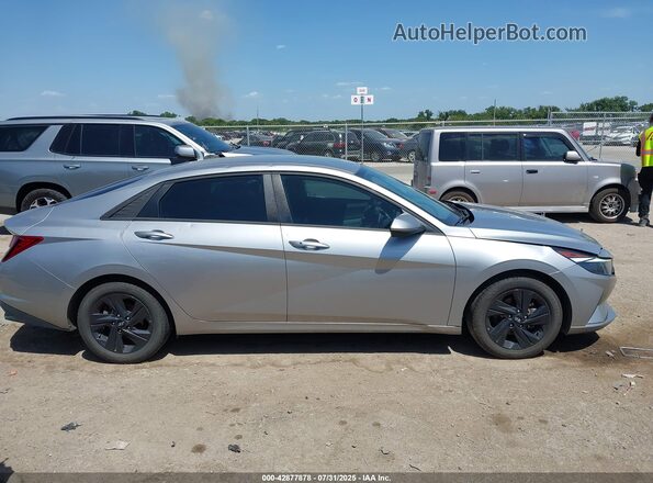 5NPLS4AG8MH038868 2021 HYUNDAI ELANTRA Silver Rear interior view