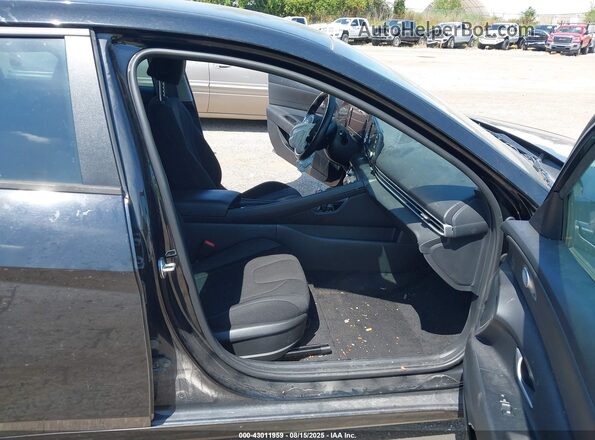 5NPLS4AG9MH009735 2021 HYUNDAI ELANTRA Black Front interior view