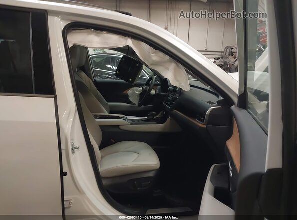 5TDAAAB51SS074950 2025 TOYOTA GRAND HIGHLANDER White Front interior view