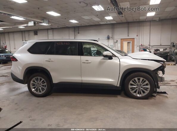 5TDAAAB51SS074950 2025 TOYOTA GRAND HIGHLANDER White Rear interior view