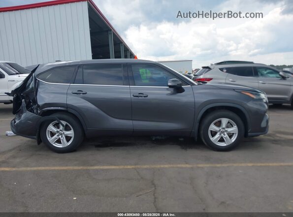 5TDBZRBH5NS574877 2022 TOYOTA LE Gray Vista interior trasera