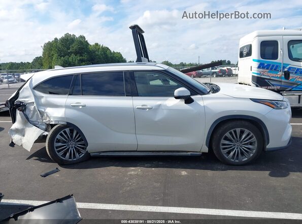 5TDFZRAH6MS078407 2021 TOYOTA HIGHLANDER White Rear interior view
