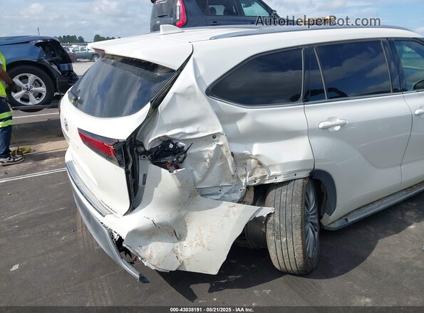 5TDFZRAH6MS078407 2021 TOYOTA HIGHLANDER White Front view