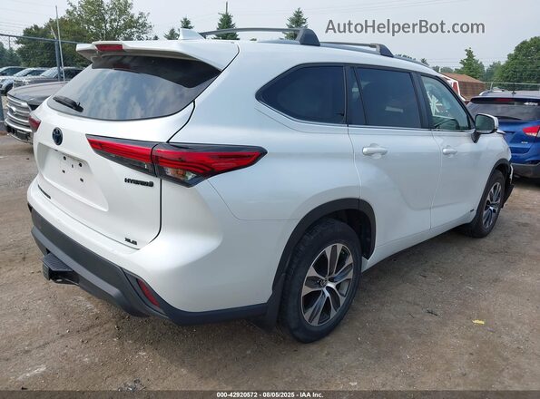 5TDKBRCH1PS122902 2023 TOYOTA LE White 