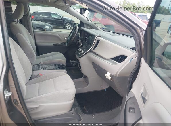 5TDKZ3DC6LS030934 2020 TOYOTA LE Gray Вид салону спереду