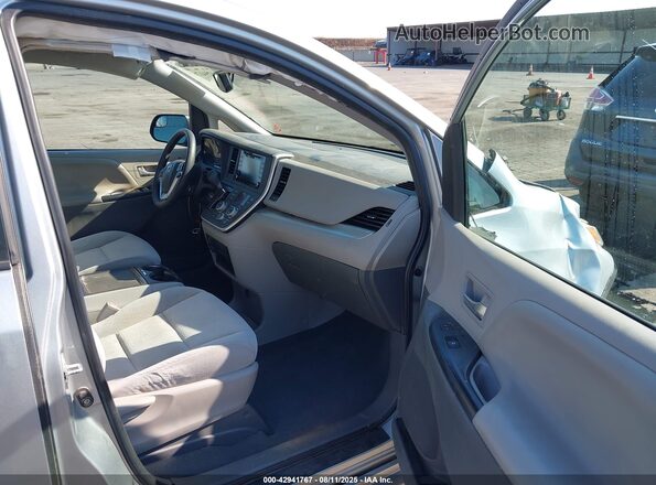 5TDKZ3DC6LS032635 2020 TOYOTA LE Silver Вид салону спереду