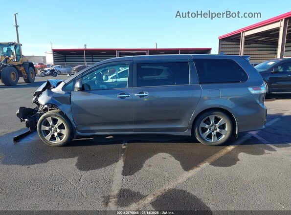 5TDXZ3DC2JS932029 2018 TOYOTA SIENNA Gray 