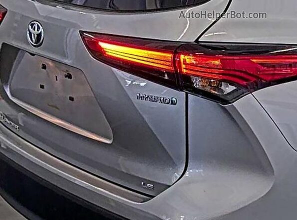 5TDZARAH0PS022858 2023 TOYOTA LE  Вид спереди