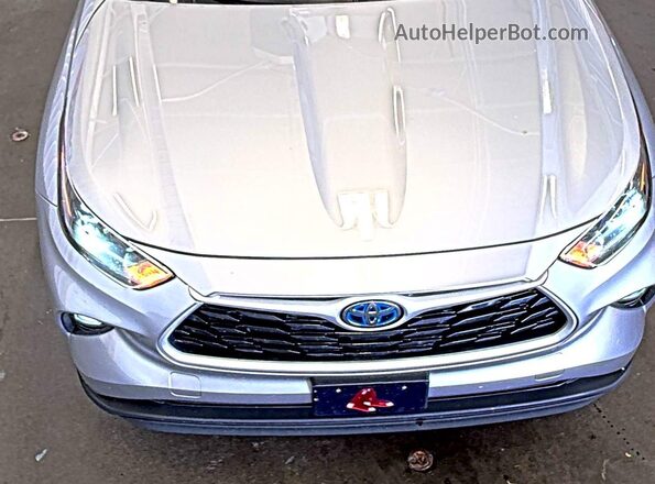 5TDZARAH0PS022858 2023 TOYOTA LE  Вид задних сидений