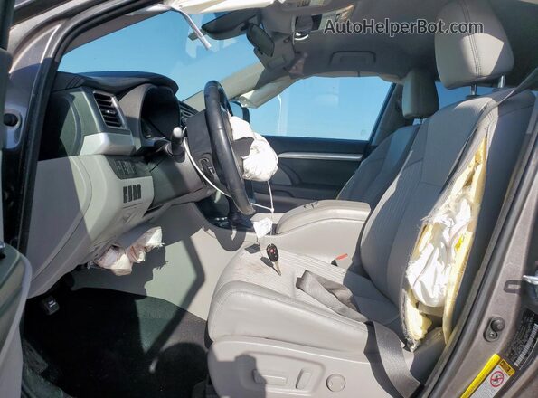 5TDZZRFH2JS239840 2018 TOYOTA LE Gray 