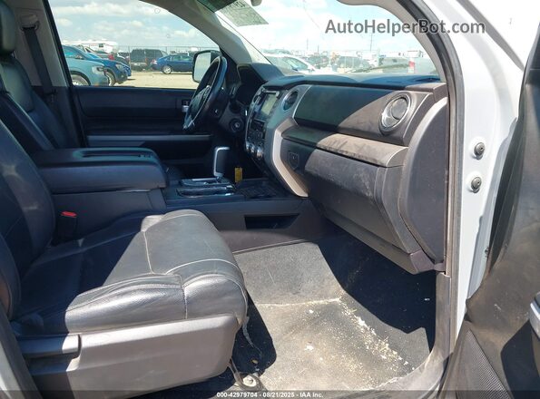 5TFEY5F10MX283895 2021 TOYOTA TUNDRA Gray Widok wnętrza z przodu