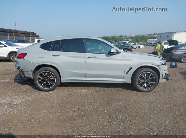 5UX33DT01R9V14499 2024 BMW X4 Gray Vista interior trasera
