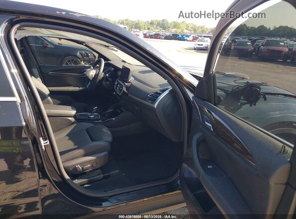 5UX33DT09R9W18478 2024 BMW X4 Black წინა სალონის ხედი