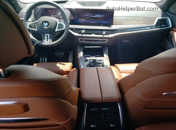 5UX33EM00S9X73981 2025 BMW X7 Белый Вид панели приборов