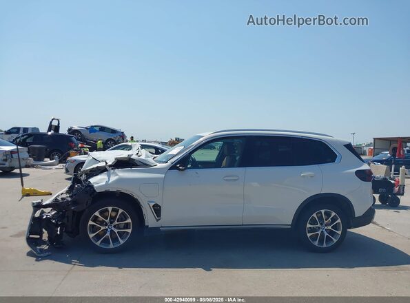 5UX43EU00R9T57721 2024 BMW X5 White Вид задньої частини салону