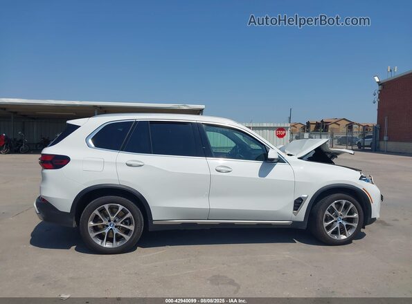 5UX43EU00R9T57721 2024 BMW X5 White Вид щитка приладів