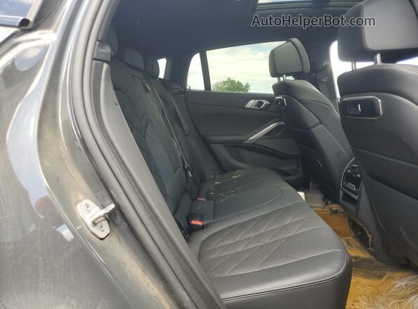 5UX43EX07R9V11935 2024 BMW X6 Black Widok wnętrza z tyłu