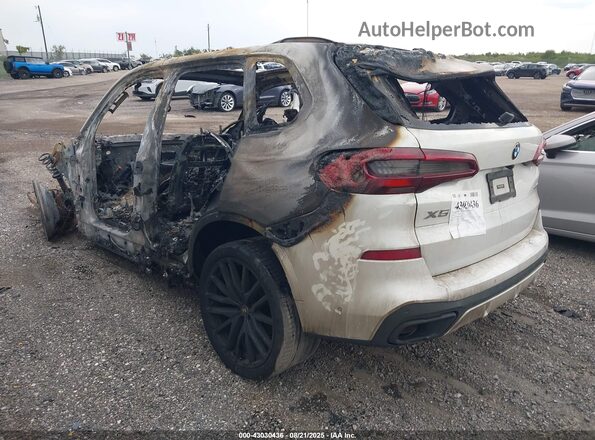 5UXCR4C09M9F75688 2021 BMW X5 White 
