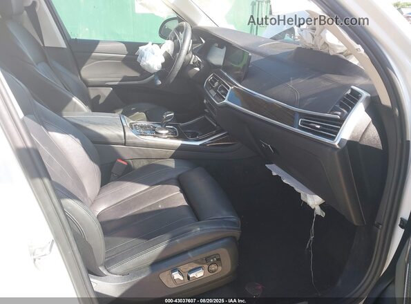 5UXCW2C05L9C50869 2020 BMW X7 White Widok wnętrza z przodu
