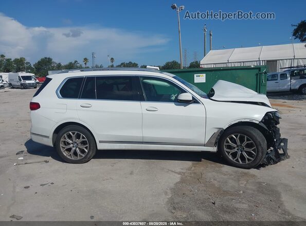 5UXCW2C05L9C50869 2020 BMW X7 White Widok wnętrza z tyłu
