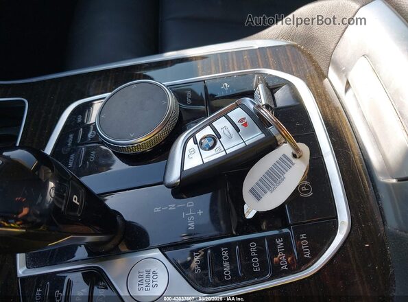 5UXCW2C05L9C50869 2020 BMW X7 White Widok deski rozdzielczej