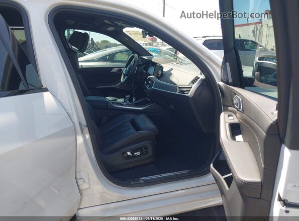 5UXCX6C06N9J14769 2022 BMW X7 White 