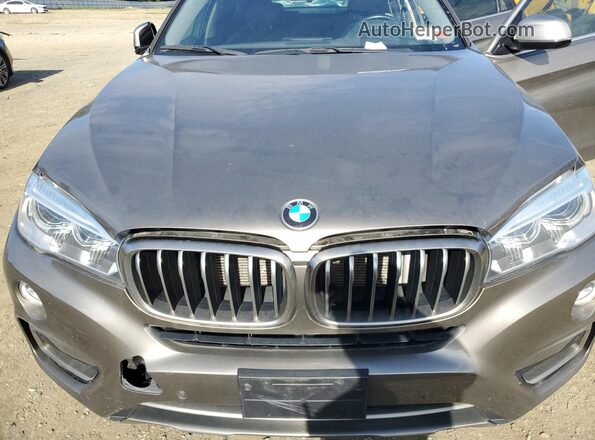 5UXKU2C33H0U28914 2017 BMW X6 Tan Vista del compartimento del motor