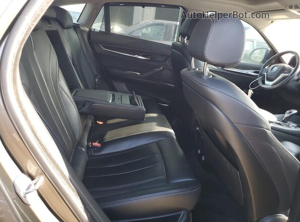 5UXKU2C33H0U28914 2017 BMW X6 Tan Vista interior trasera