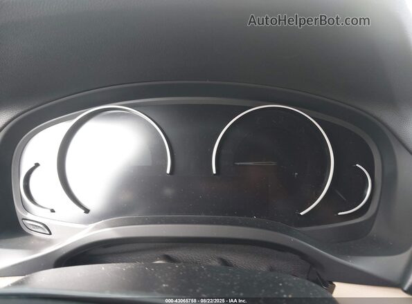 5UXTY5C04L9D58508 2020 BMW X3 White 360 interior view