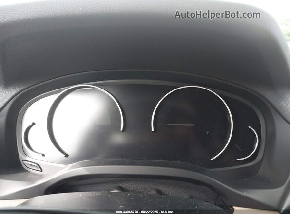 5UXTY5C04L9D58508 2020 BMW X3 White Rear seats view