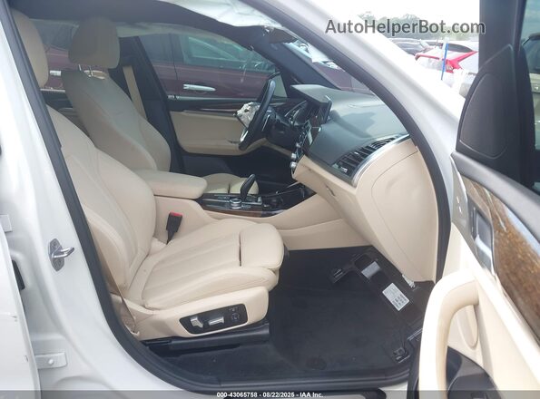5UXTY5C04L9D58508 2020 BMW X3 White Front interior view